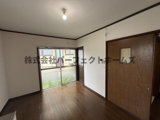 桜丘町戸建　賃貸の居間・リビング|おしゃれな居間です
