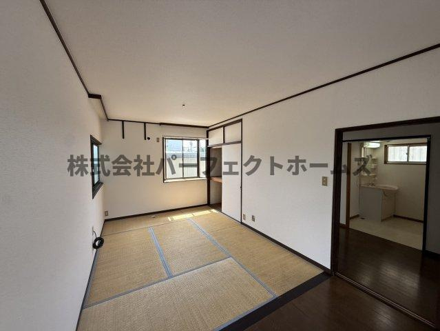 桜丘町戸建　賃貸の和室|落ち着いた雰囲気の和室付きです