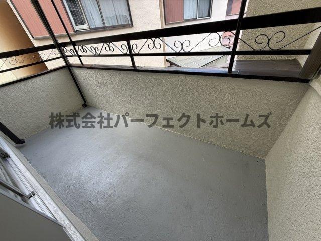 桜丘町戸建　賃貸のバルコニー|落ち着いた時間を過ごせるバルコニーです