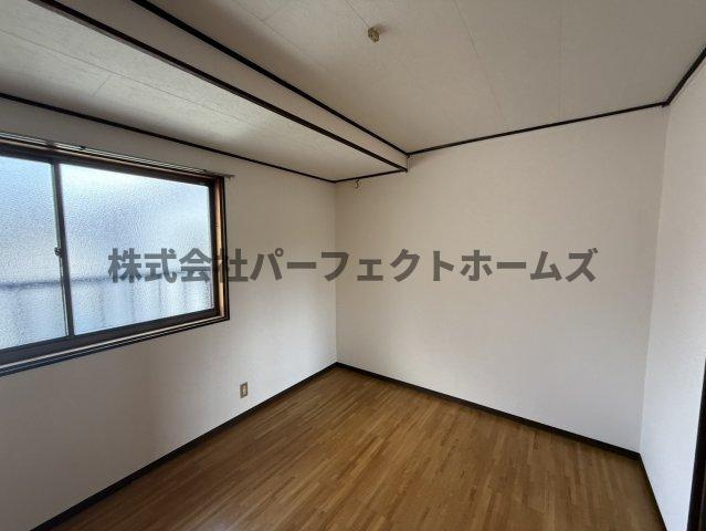 桜丘町戸建　賃貸の洋室|明るい洋室です