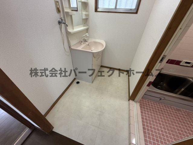 桜丘町戸建　賃貸の洗面所|脱衣スペースもあります