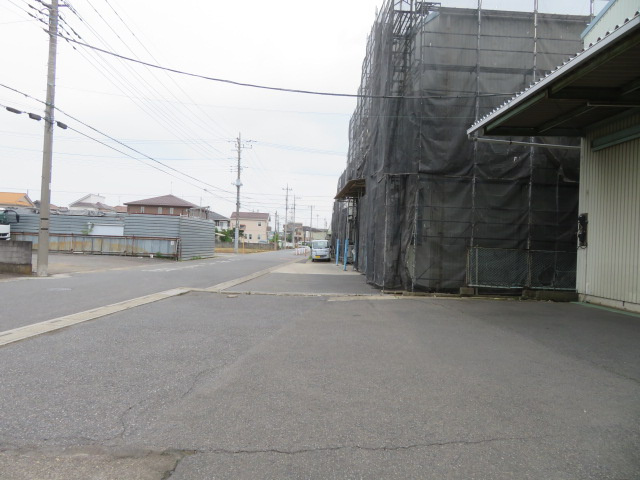 三郷市彦沢１丁目の倉庫