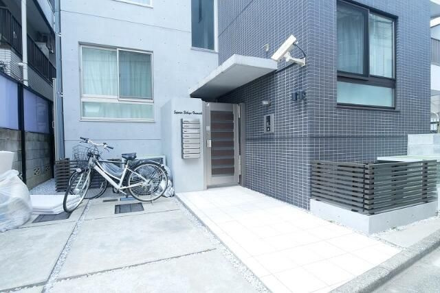 スペリオール渋谷本町のエントランス