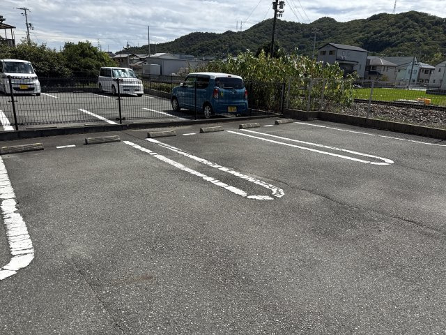 ジュネスＳハイムⅡの駐車場