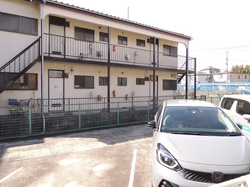メゾンニューホープの駐車場
