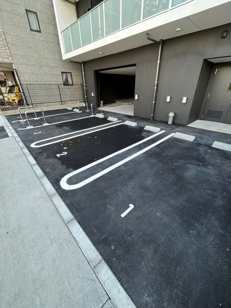 ルネフラッツ黒川Ⅱの駐車場