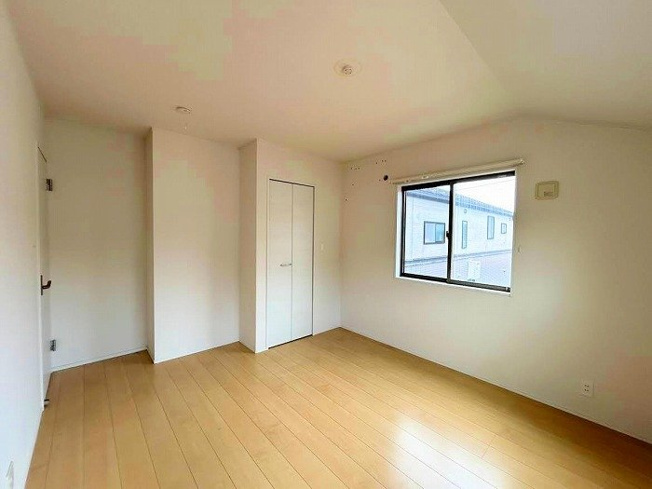 【洋室】 | アトムセレクト船橋市咲が丘４丁目中古戸建て | ２階北側洋室 約6.8帖