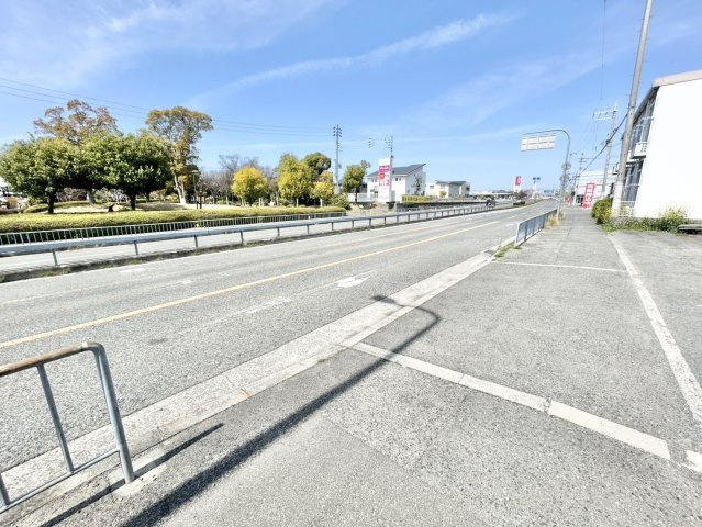 売工場　泉佐野市日根野の周辺|西側公道幅員約22.0m・東側約7.5mの二方道路！大型車両の出入りや搬入作業もスムーズに行えます。