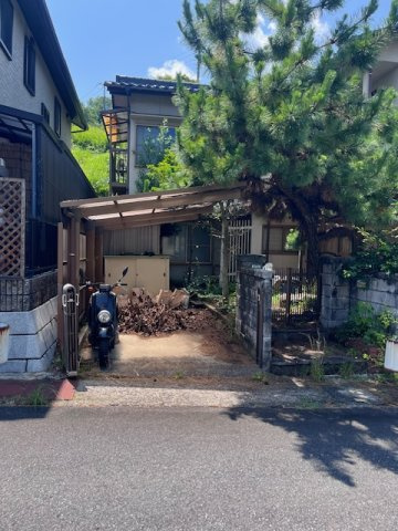 佐伯区城山2丁目中古住宅の駐車場