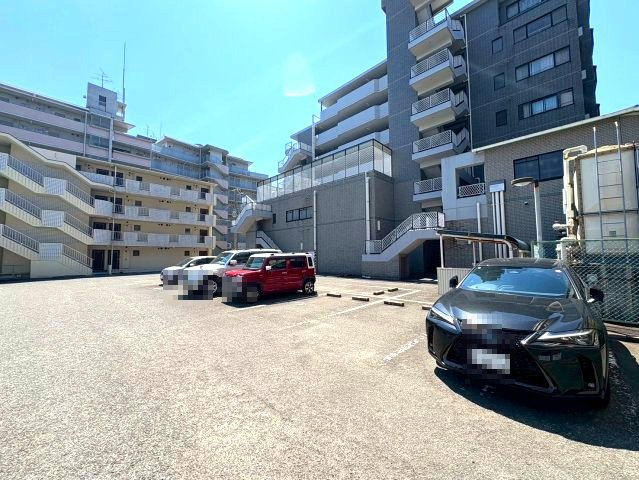 旭ビルディングの駐車場