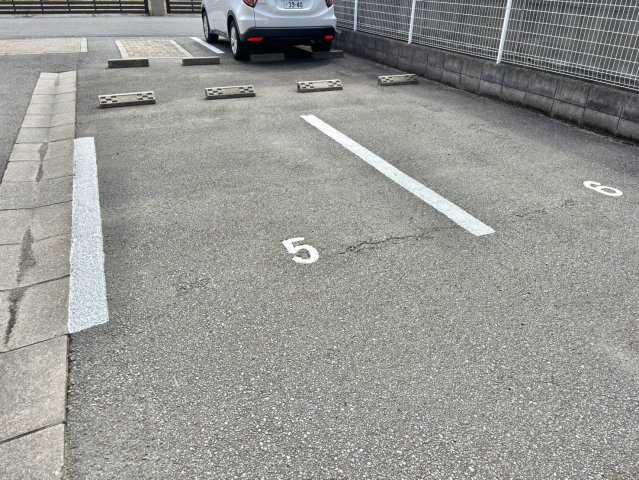 フェリーチェ神田の駐車場