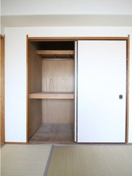 本多ハイツ長門石の収納