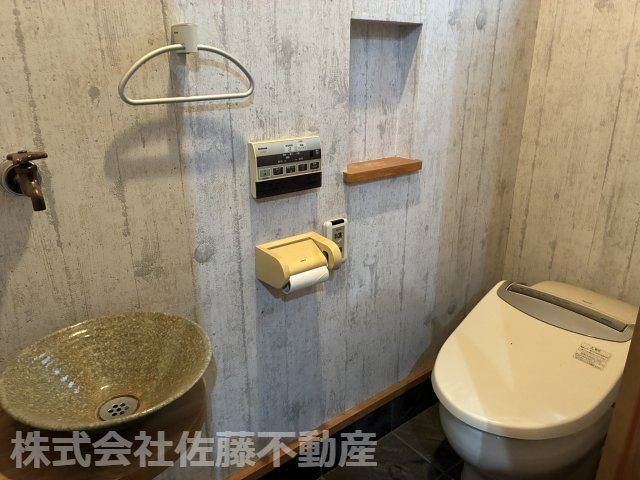 『鴻巣駅』東口10分。アトリエのある中古戸建のトイレ|2026年6月26日 15時ごろ撮影。１階のトイレです。