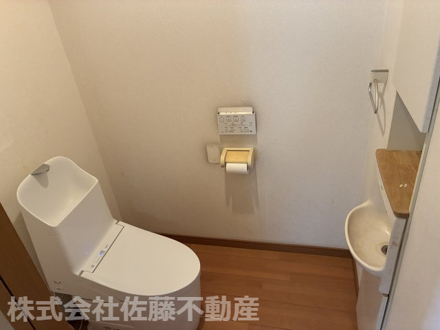 『鴻巣駅』東口10分。アトリエのある中古戸建のトイレ|2026年7月2日14時頃撮影。1階トイレ