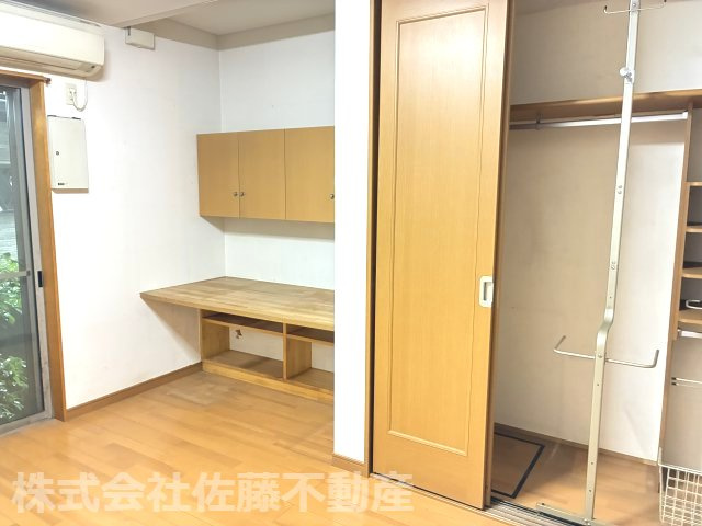 『鴻巣駅』東口10分。アトリエのある中古戸建の洋室|2026年7月2日14時頃撮影。1階6.0帖洋室