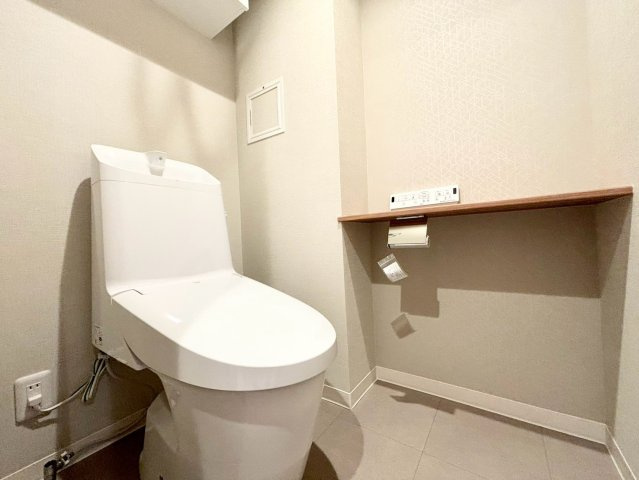 ライオンズステージ下高井戸のトイレ|ウォシュレット付きのトイレはいつも快適！

現地ご見学希望・資料請求などお気軽にお問い合わせ下さい！
03-5990-5201