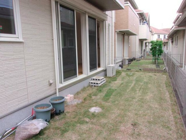 川辺堀之内H貸家の庭
