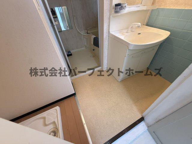 星丘3丁目戸建　賃貸の洗面所|コンパクトで使いやすい洗面所