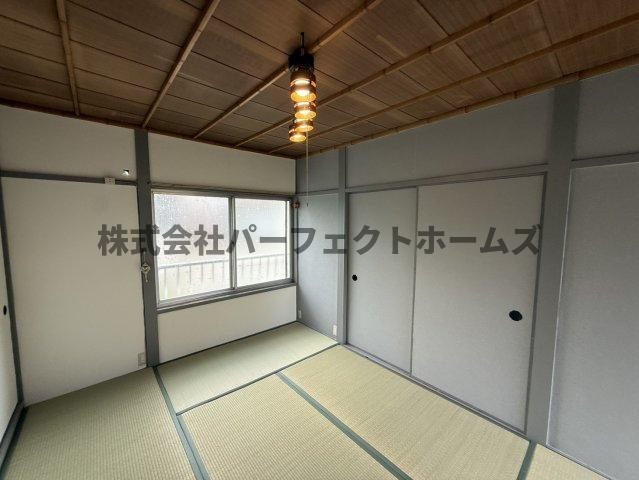 星丘3丁目戸建　賃貸の和室|柔らかい畳が心地よい和室