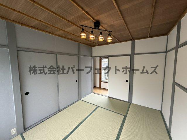 星丘3丁目戸建　賃貸の和室|畳の上でゆっくりとくつろげる和室です