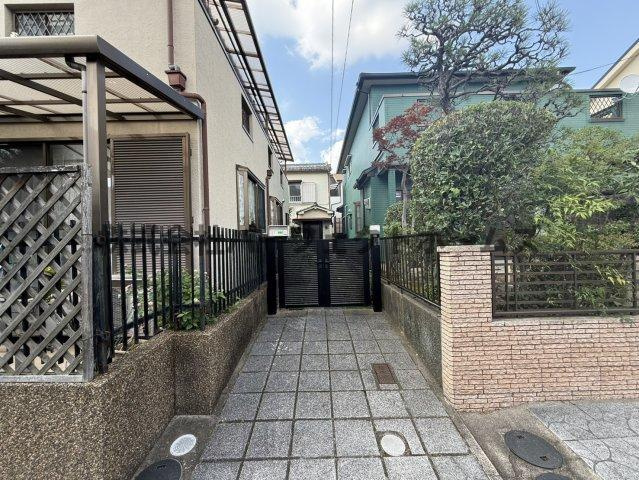 星丘3丁目戸建　賃貸のエントランス|清潔なエントランスです