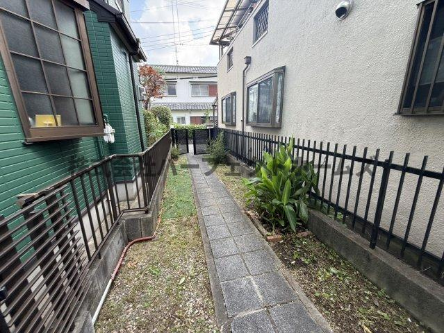 星丘3丁目戸建　賃貸のエントランス|ゆとりのあるエントランスです
