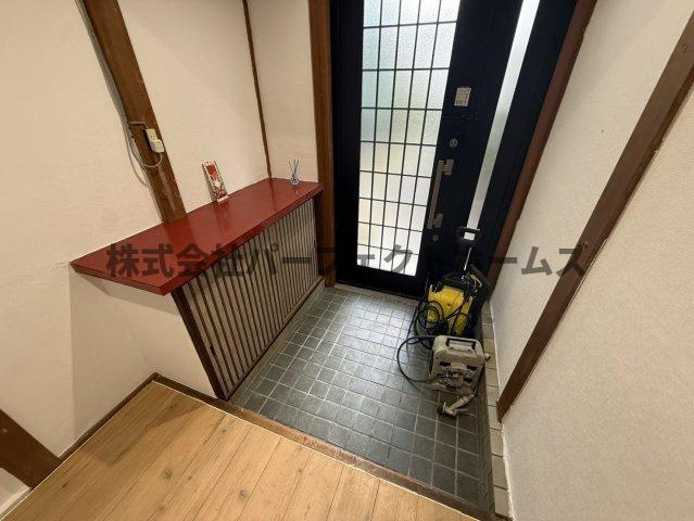星丘3丁目戸建　賃貸の玄関|落ち着いた玄関です