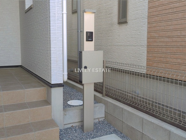 草加市稲荷6丁目 新築分譲住宅のその他|インターホン機能付き門柱