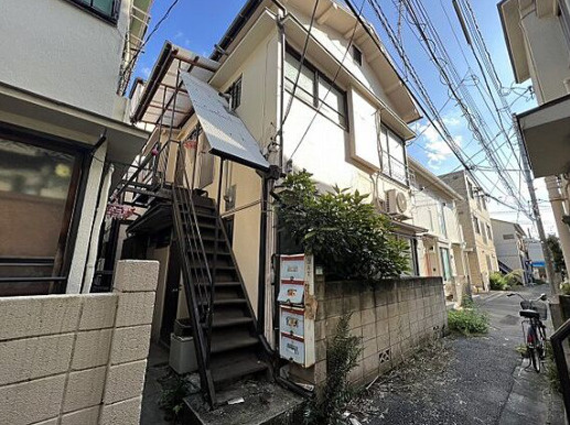 池袋寿荘のエントランス