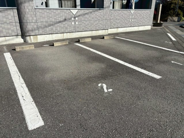 アシュランスの駐車場