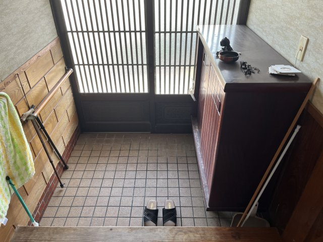 松阪市舞出町 中古戸建の玄関