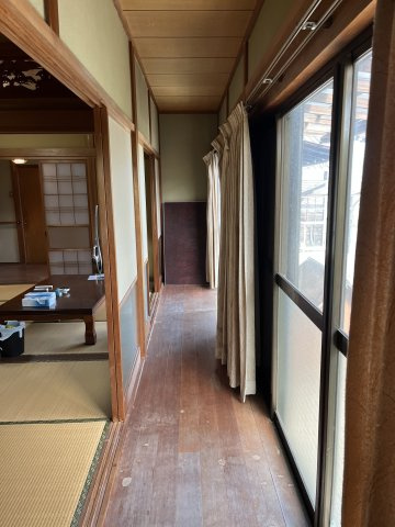 松阪市舞出町 中古戸建の玄関