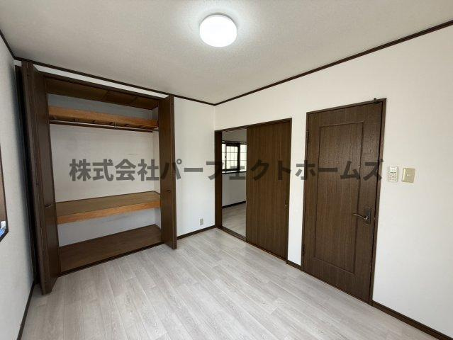 養父丘2丁目戸建　賃貸の洋室|明るい洋室です