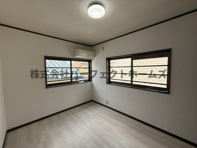 養父丘2丁目戸建　賃貸の洋室|明るい洋室です