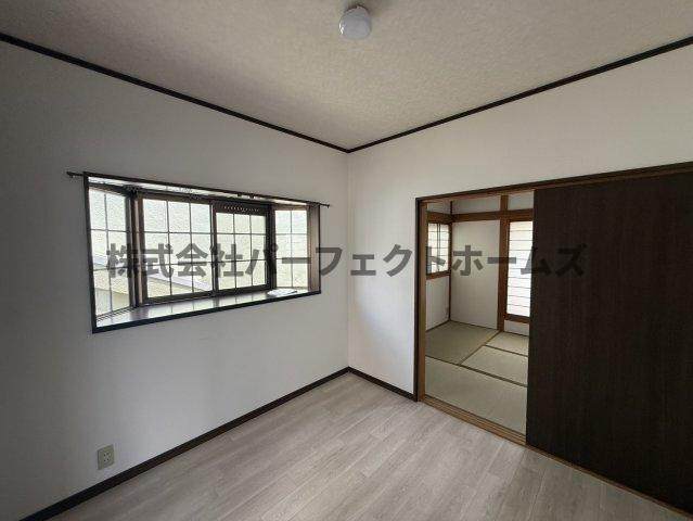 養父丘2丁目戸建　賃貸の洋室|落ち着いた色調の洋室です