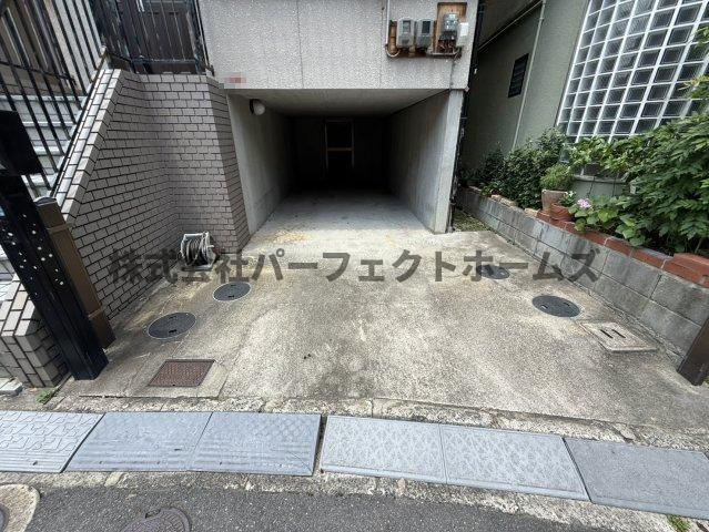 養父丘2丁目戸建　賃貸の駐車場|駐車場があります