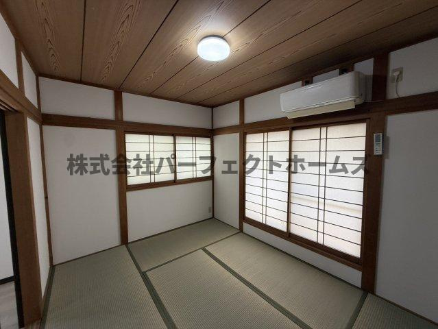 養父丘2丁目戸建　賃貸の和室|畳の上でゆっくりとくつろげる和室です