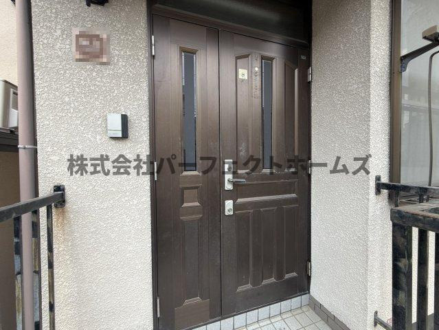 養父丘2丁目戸建　賃貸のエントランス|ゆとりのあるエントランスです