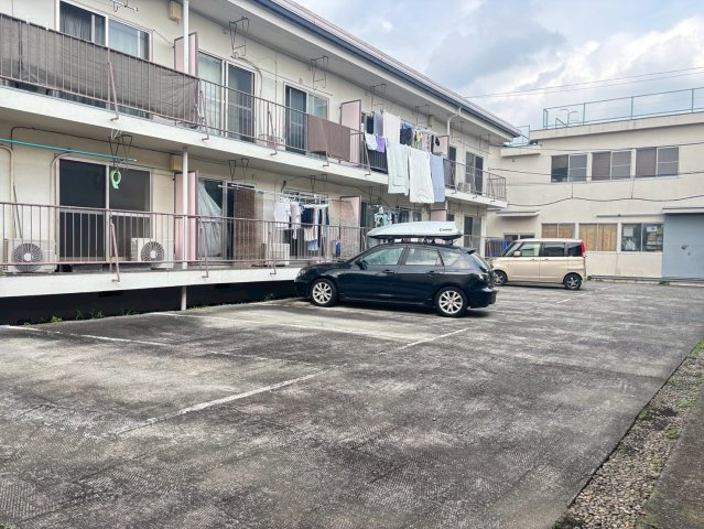 堀江コーポラス1号棟の駐車場
