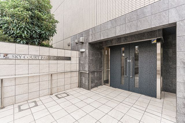 スカイコートパレス千川のエントランス