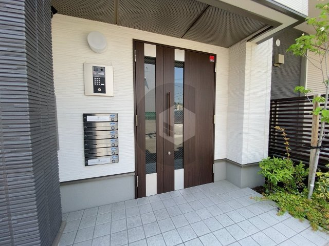 アーディフハウス吉田のエントランス