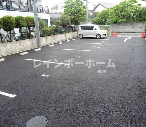 NOBLE　HEIM　todakoenの駐車場