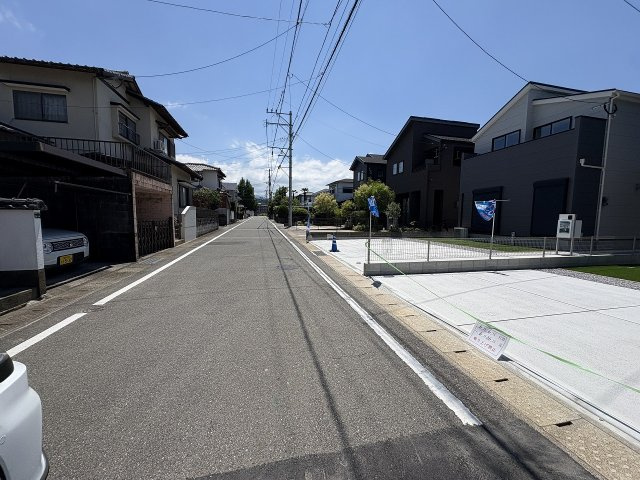 【その他】 | 大野城市若草2丁目26-1期　1号棟（全2棟）【仲介手数料無料・0円】 | 現地写真。前面道路です。