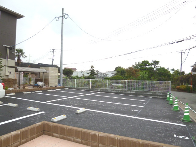 久留米市津福今町のアパートの駐車場