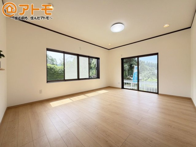 【居間・リビング】 | 富士宮市羽鮒　中古戸建て　全1棟