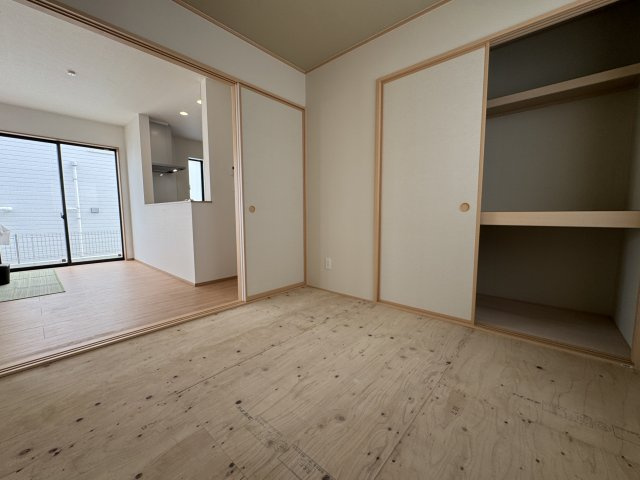 読谷村喜名（限定1棟）の和室|A号棟　和室4.5帖＋収納付き♪