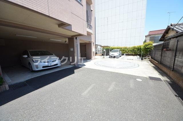 レジデンス八王子明神町の駐車場