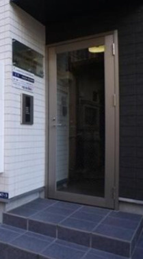 タックフォレスト四ツ木のエントランス