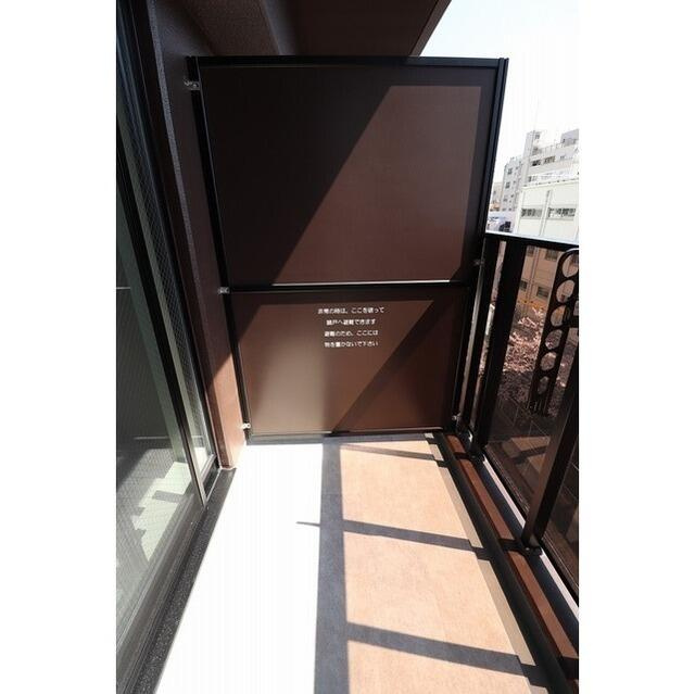 ＯＲＭＥ　ＣＯＵＲＴ　ＮＩＰＰＯＲＩ　ＥＡＳＴのバルコニー