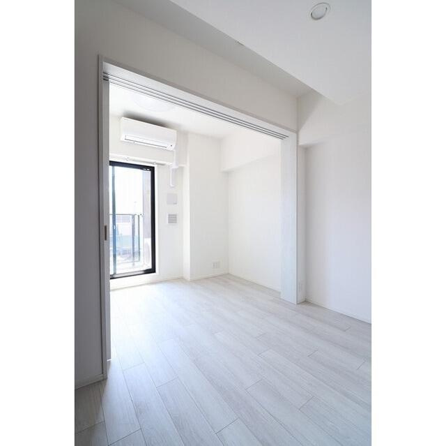 ＯＲＭＥ　ＣＯＵＲＴ　ＮＩＰＰＯＲＩ　ＥＡＳＴの居間・リビング